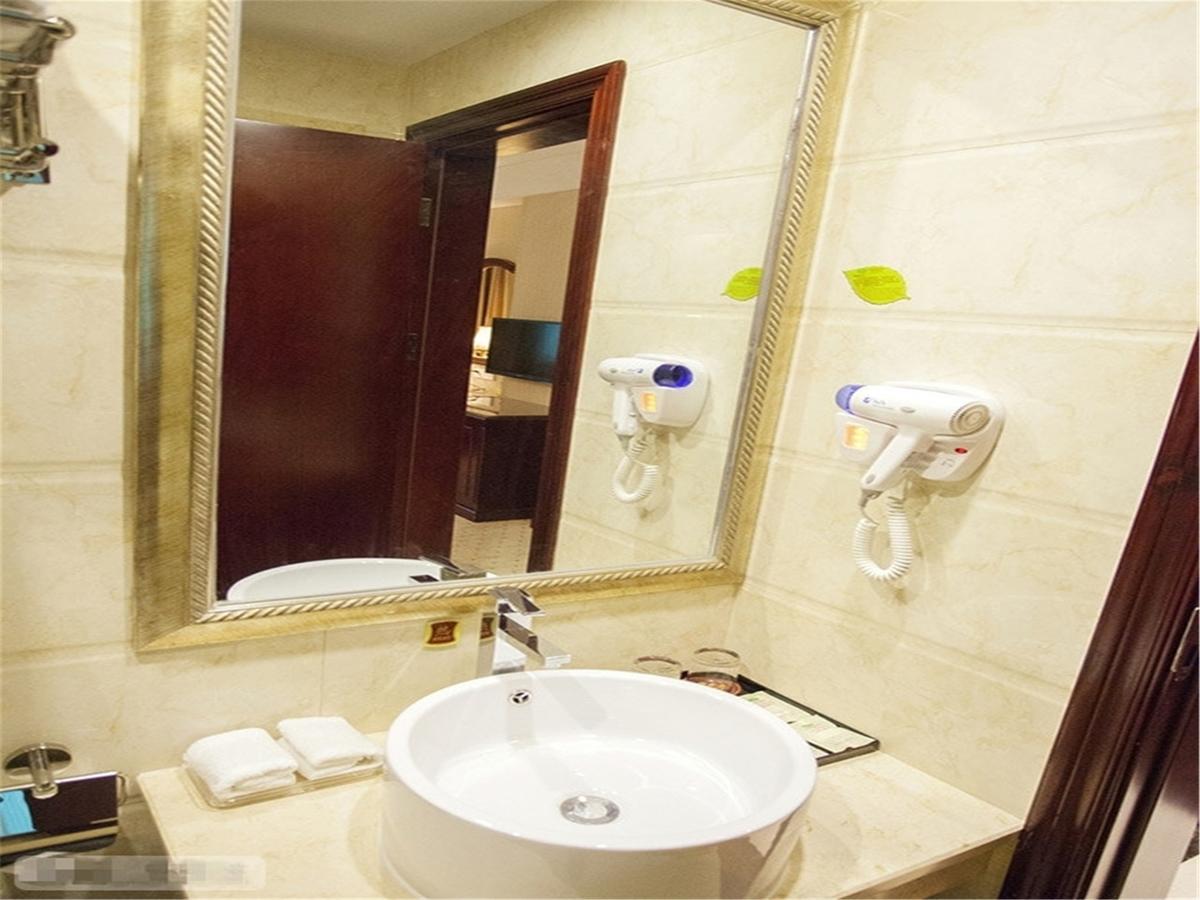 Vienna International Hotel Shanghai Hengshan Road Exterior photo
